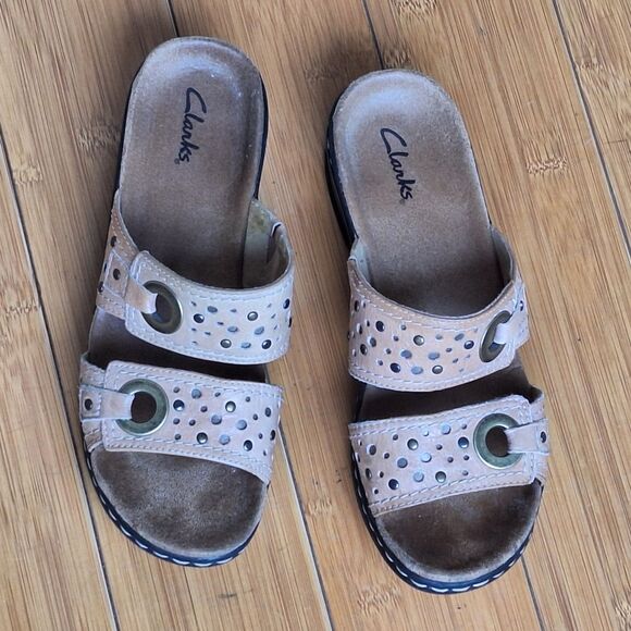 Clarks Lexi Laurel women’s 7M Tan Slide Comfort Sandal Studded Laser Cut Leather - Picture 3 of 15